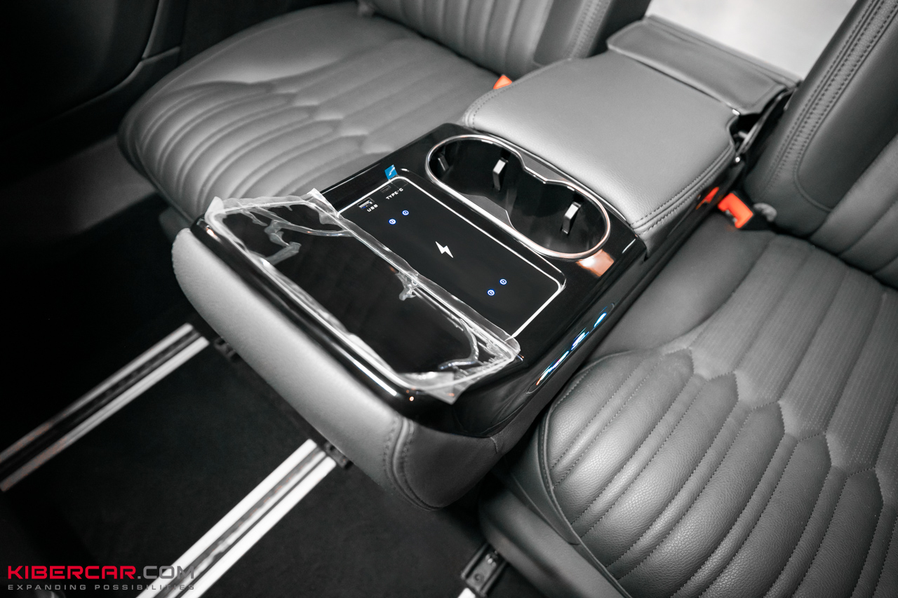 Установка многофункциональных кресел в Mercedes-Benz V-Class Long 2021 года