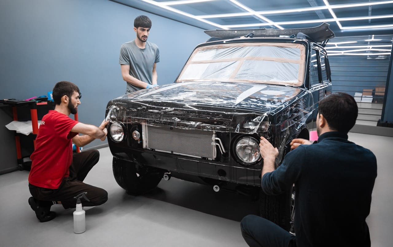 Оклейка Lada Niva Sport полиуретановой пленкой: надежная защита для активных поездок