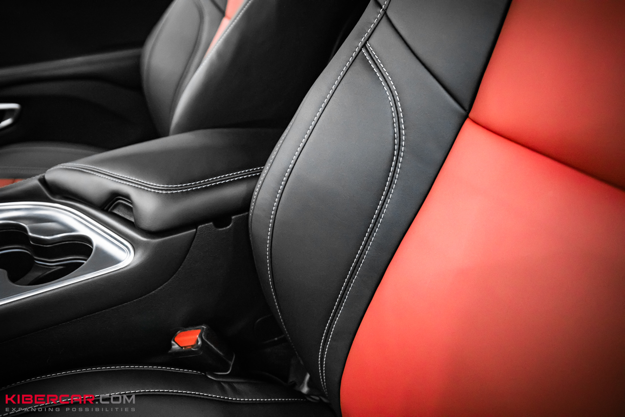 Перешив салона Dodge Challenger: спортивный интерьер, достойный легендарного маслкара