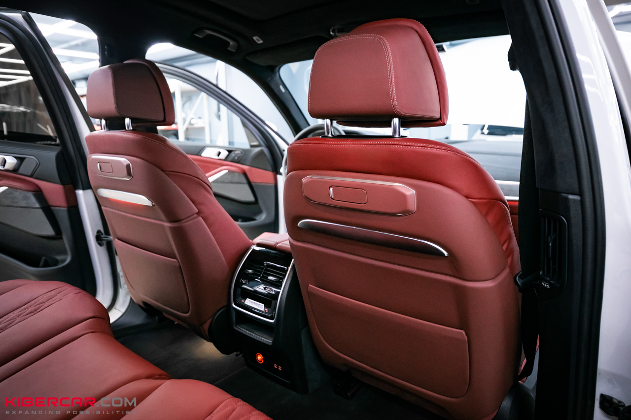 Перешив салона BMW X7 в красную кожу: выразительный контраст