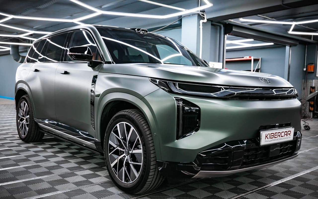 Оклейка матовой полиуретановой пленкой GAC S7: новый взгляд на оригинальный зеленый цвет