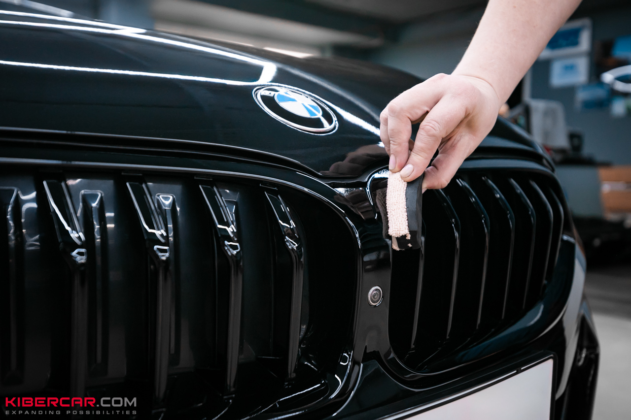 Полировка и керамическое покрытие для BMW 8: идеальный уход за черным кузовом