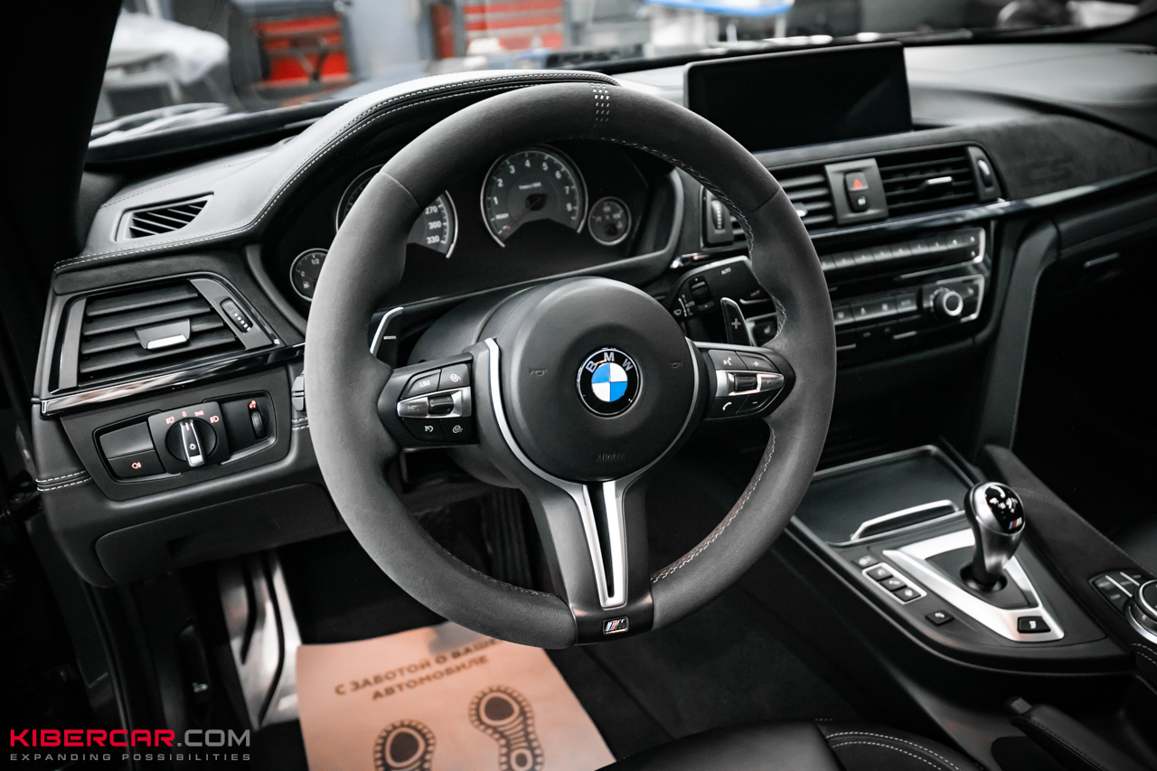 Химчистка салона BMW M4 CS F82: бережный уход за премиальными материалами