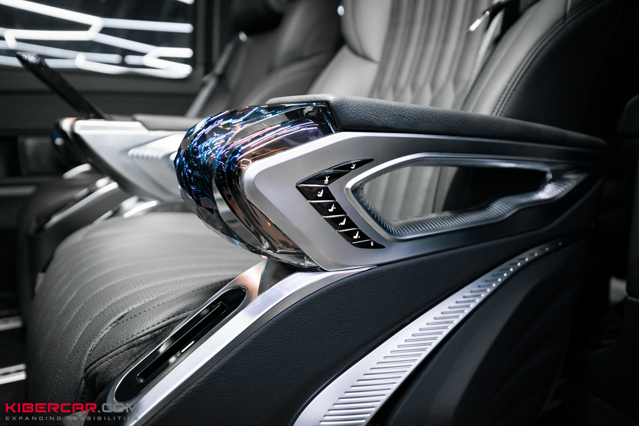 Установка многофункциональных кресел в Mercedes-Benz V-Class Long 2021 года