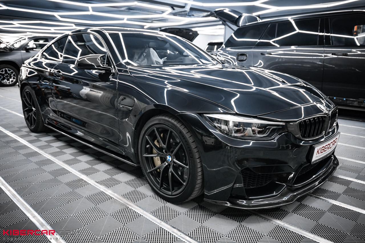 Химчистка салона BMW M4 CS F82: бережный уход за премиальными материалами
