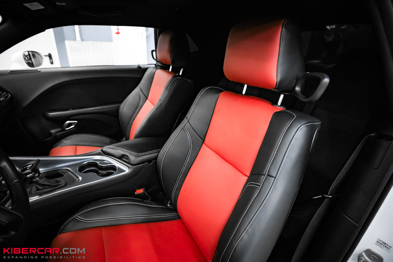 Перешив салона Dodge Challenger: спортивный интерьер, достойный легендарного маслкара