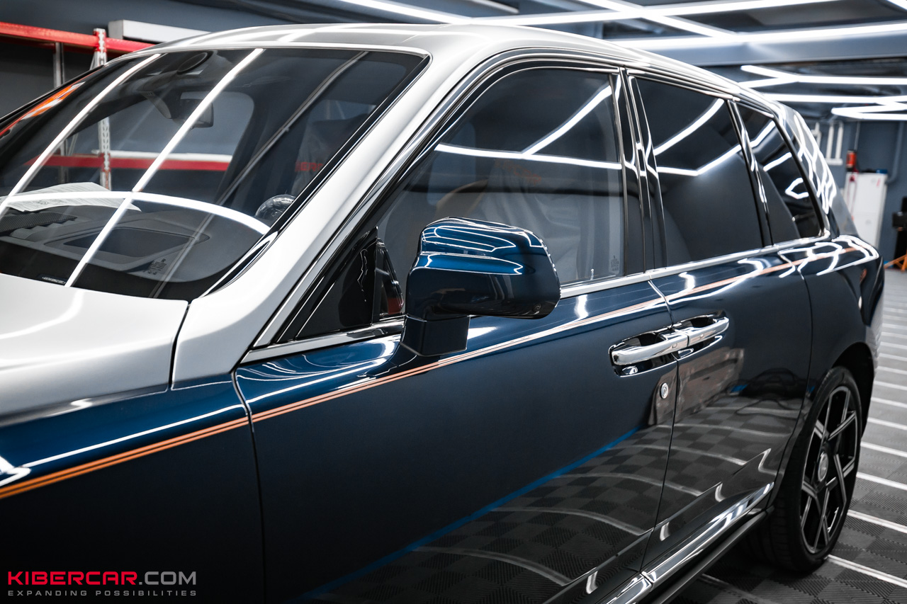 Оклейка глянцевой полиуретановой пленкой Rolls-Royce Cullinan