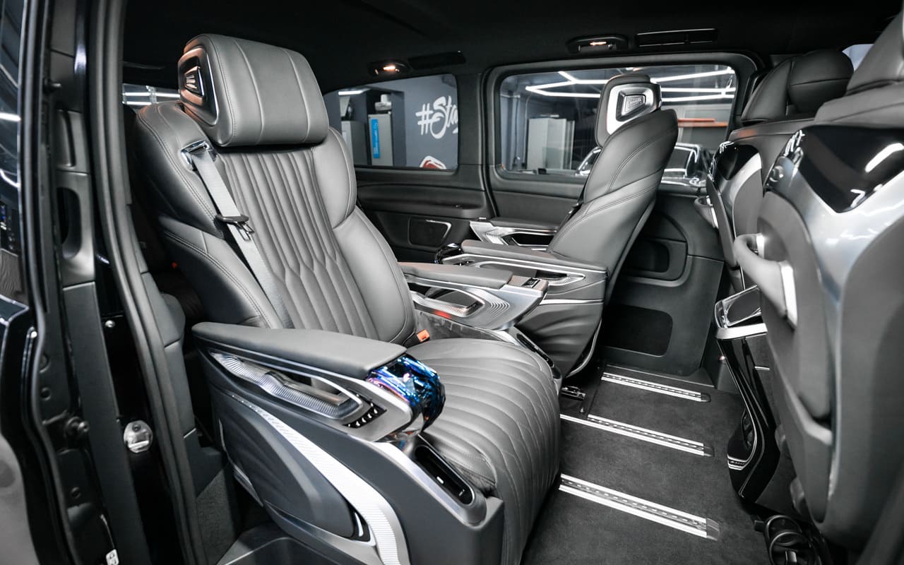 Установка многофункциональных кресел в Mercedes-Benz V-Class Long 2021 года